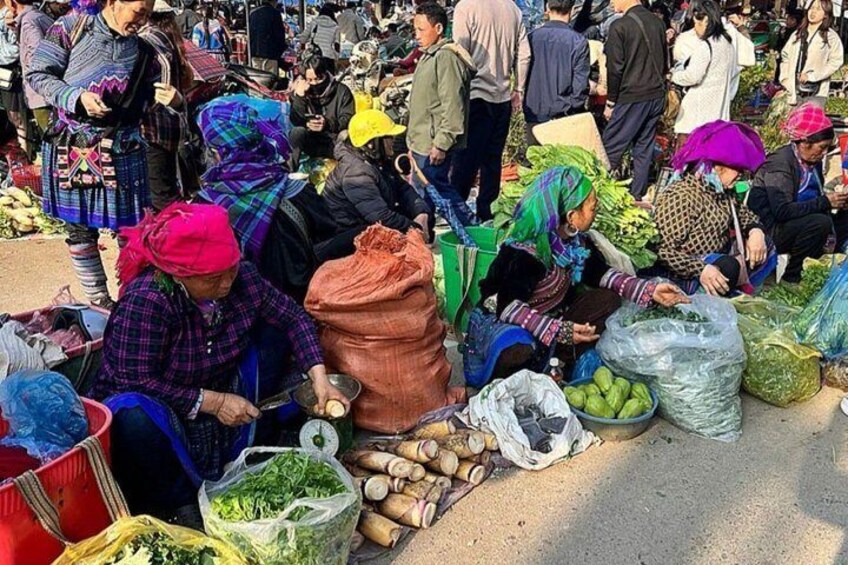 Full Day Bac Ha Sunday Market and Ban Pho Village Tour from Sapa 1