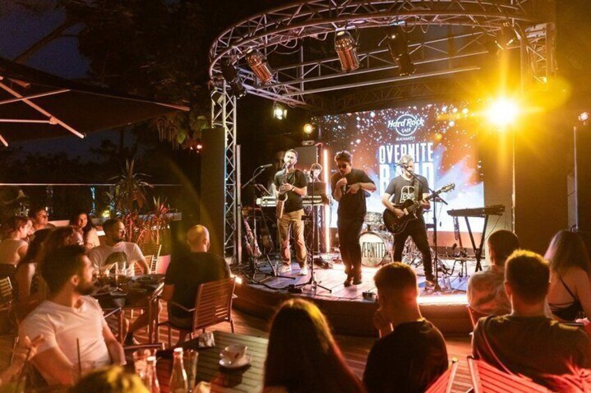 Bucharest VIP Pub Crawl Nightlife Tour 4