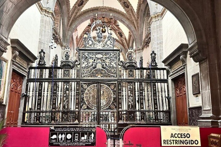 Private Tour of the Basilica of Guadalupe and Guadalupano Museum 5