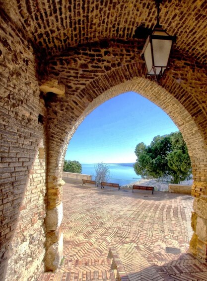 Picture 7 for Activity Vasto: 1-hour Romantic Tour of Loggia Amblingh with a local and a gift 3