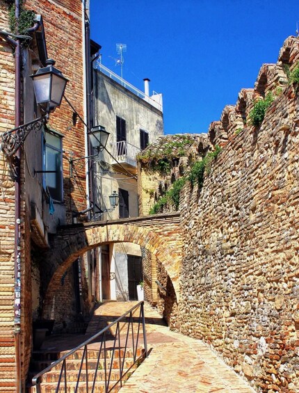 Picture 6 for Activity Vasto: 1-hour Romantic Tour of Loggia Amblingh with a local and a gift 2