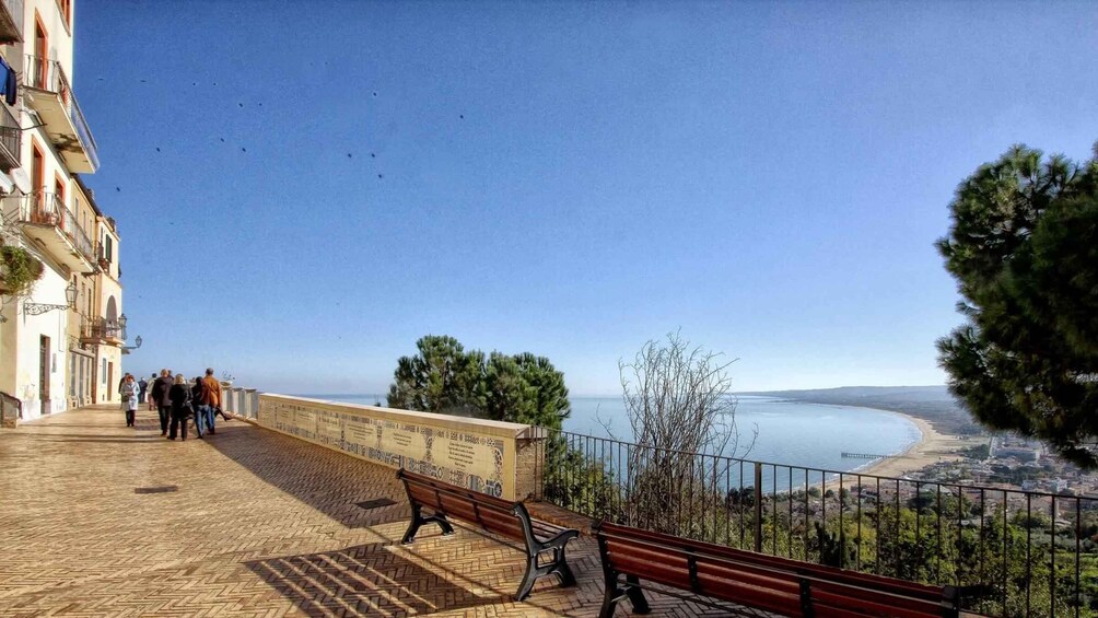 Vasto: 1-hour Romantic Tour of Loggia Amblingh with a local and a gift 1