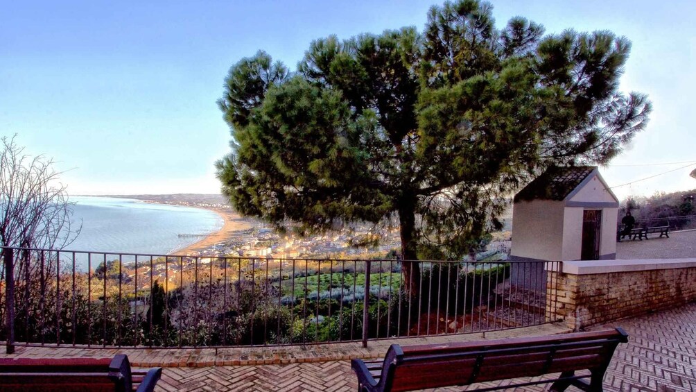 Picture 3 for Activity Vasto: 1-hour Romantic Tour of Loggia Amblingh with a local and a gift 4