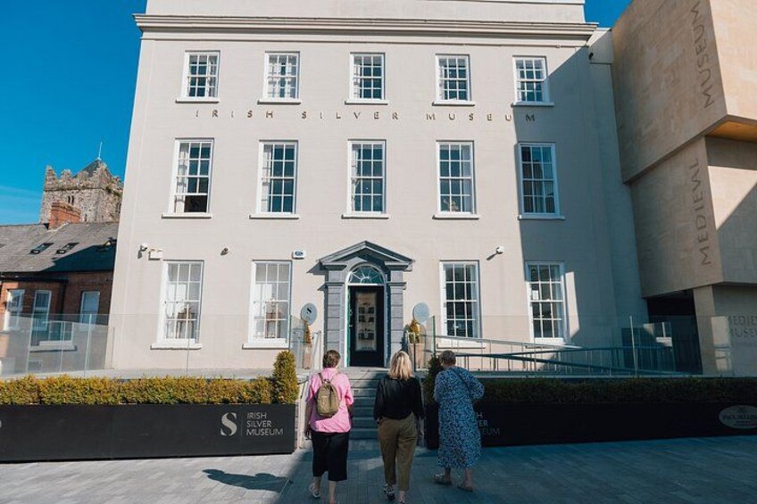 The Irish Silver Museum building with a clear sky. 2