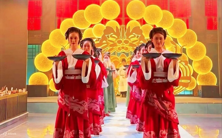 Chengdu: Shu Kingdom Banquet with Show and Garden Activities 1