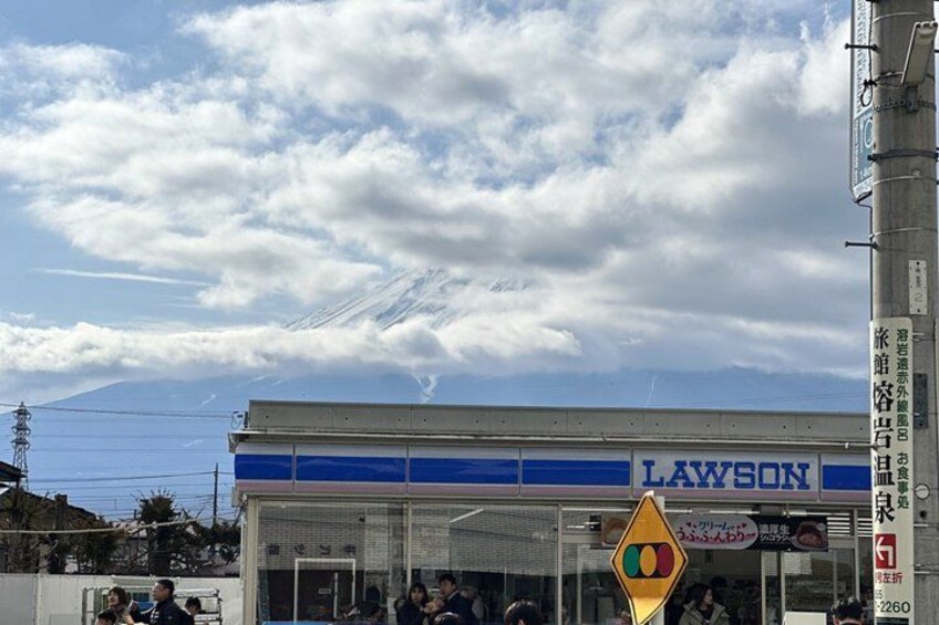 A Lawson convenience store with a clear view of the sky and clouds. 4