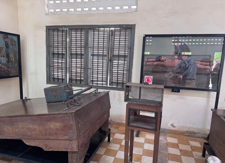 Phnom Penh: Khmer Rouge History Tour with Museum Entry 1