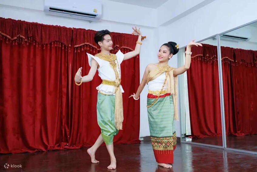 Chiang Mai: Culture Class Tradition Dance with Photo&Costume 1