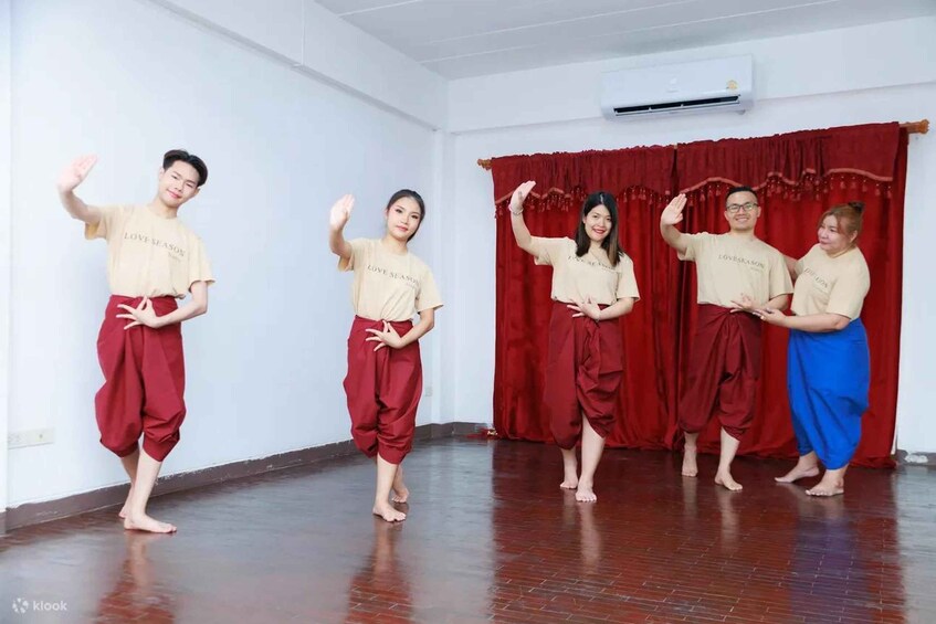 Picture 3 for Activity Chiang Mai: Culture Class Tradition Dance with Photo&Costume 3