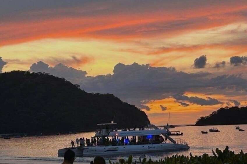 Catamaran Sunset Cruise in Guanacaste Costa Rica 1