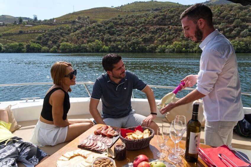 3H Pinhão to Régua Douro Cruise with Lock Wine and Tapas 1