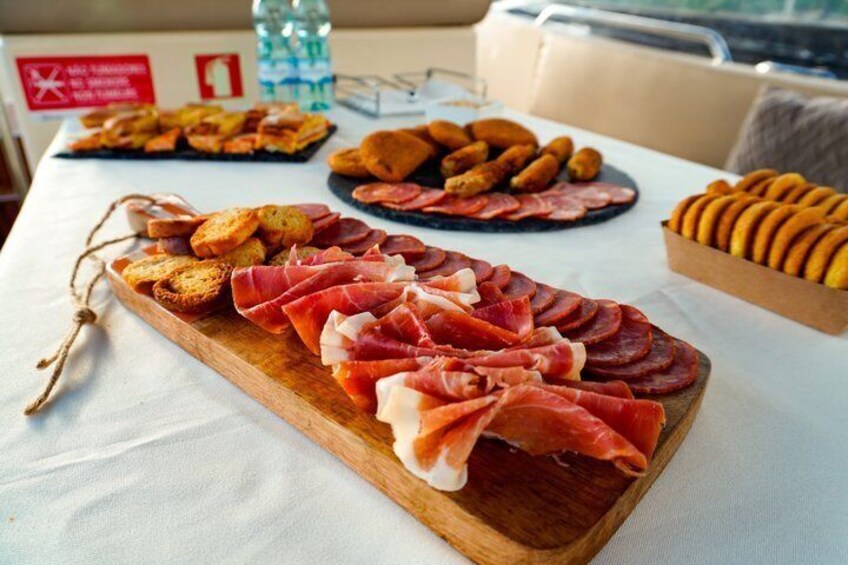 3H Pinhão to Régua Douro Cruise with Lock Wine and Tapas 2