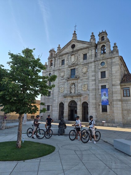 Picture 4 for Activity Ávila: E-Bike Sightseeing Tour - History and Nature 2