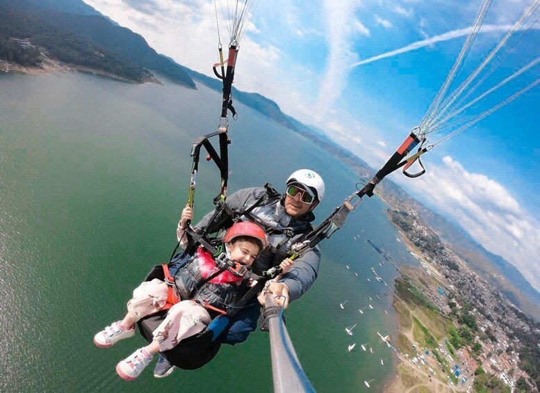 Picture 4 for Activity Spectacular Paragliding Flight in Valle de Bravo with an Instructor 4
