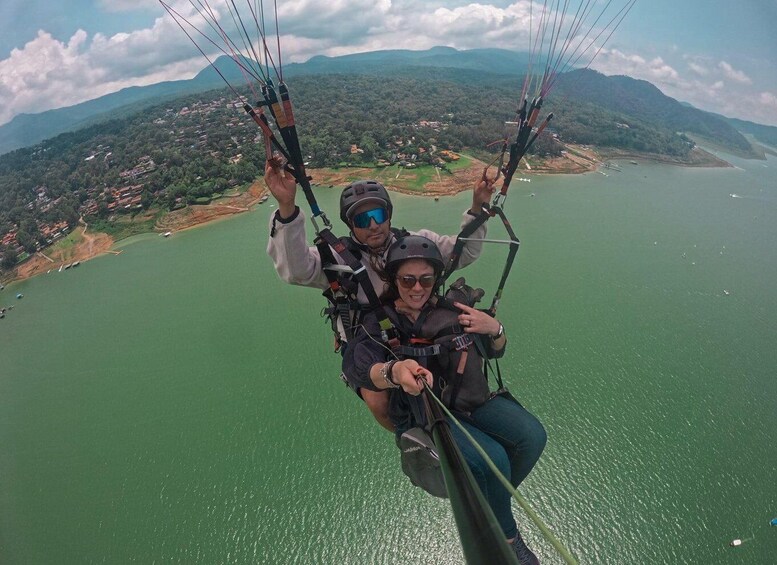 Picture 6 for Activity Spectacular Paragliding Flight in Valle de Bravo with an Instructor 5