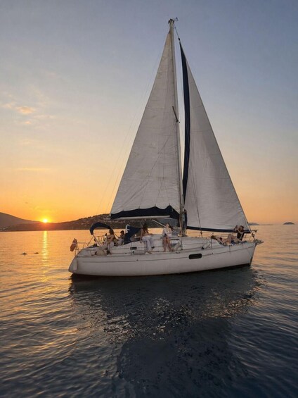 Sunset aperitif on a sailboat in Andora - Unique emotions 1