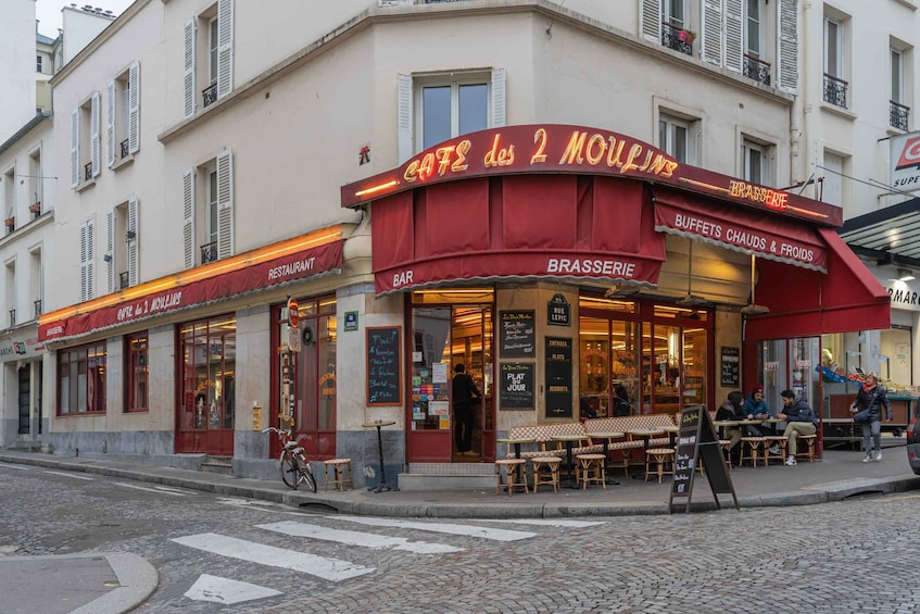 Picture 6 for Activity Guided visit of Montmartre in Spanish with cheese and wine tasting 2