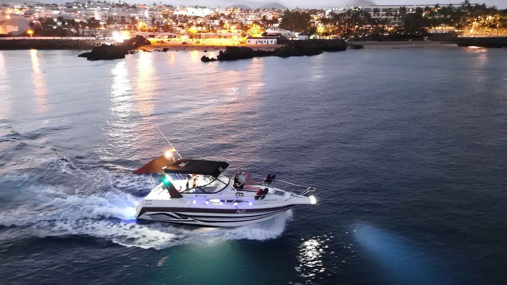 Picture 2 for Activity Lanzarote: Evening Boat Ride with Cocktails and Sea Views 2