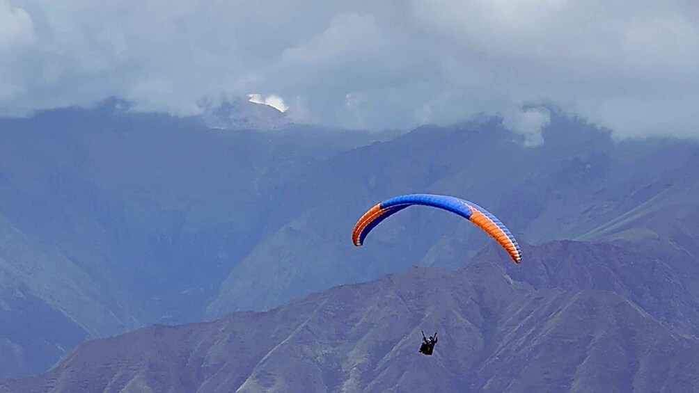 Picture 2 for Activity Paragliding: Fly over the Sacred Valley 5