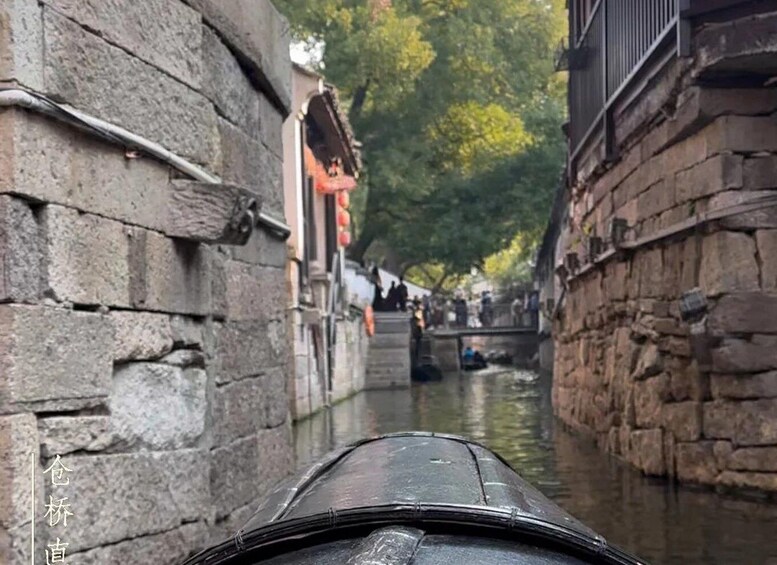 Shaoxing: Black-Awning Boat Ride Through the Old Water Town 1