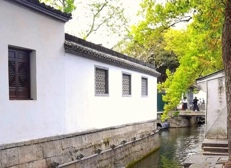 Picture 1 for Activity Shaoxing: Black-Awning Boat Ride Through the Old Water Town 3