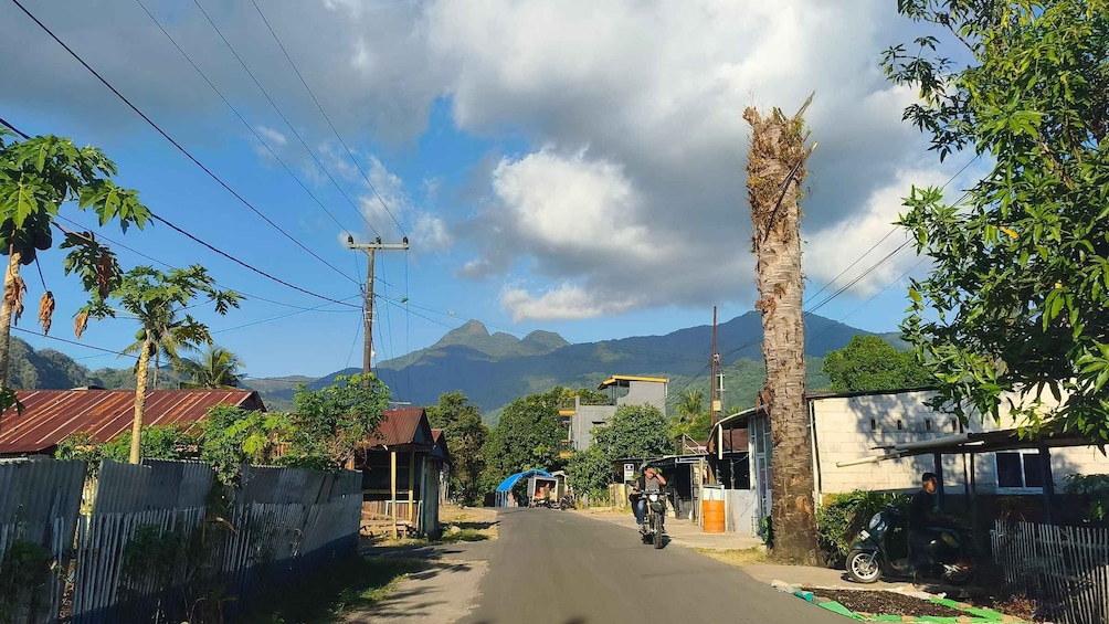 Picture 8 for Activity South Sulawesi: Bugis Traditional Village & Karst Stone Tour 4