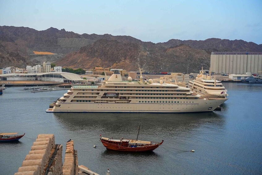Picture 3 for Activity Muttrah Fort: Explore Muscat's Historic Hilltop Fort 4