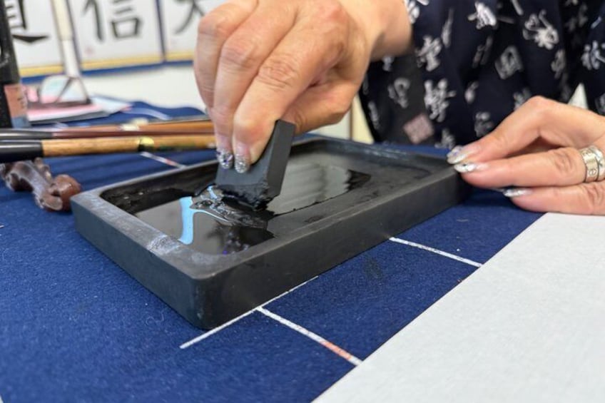 Calligraphy and Japanese Sweets with Matcha in Osaka 4
