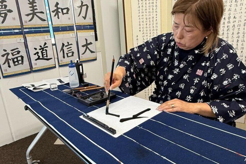 Calligraphy and Japanese Sweets with Matcha in Osaka 2