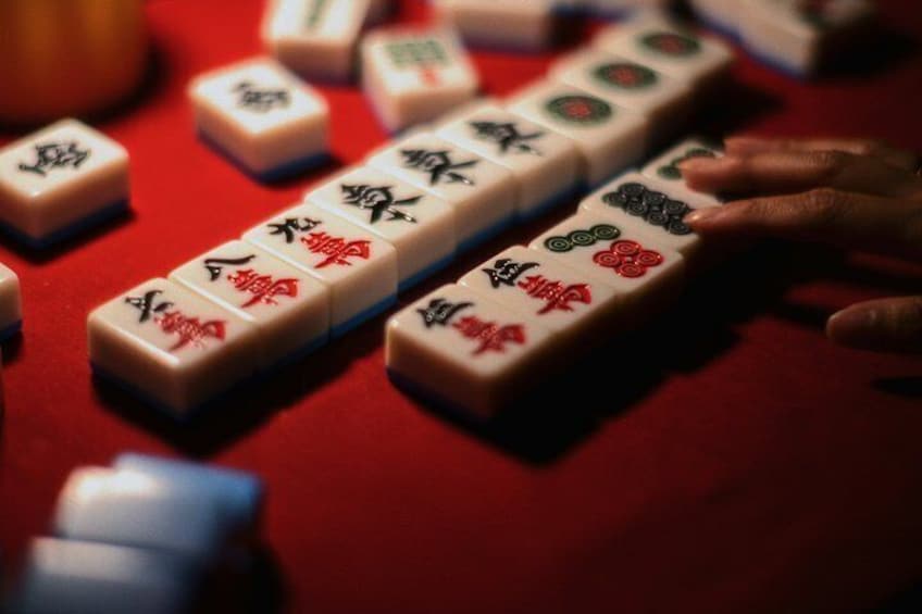 Experience Singapore Chinese Mahjong and Tea with a Local Host 4