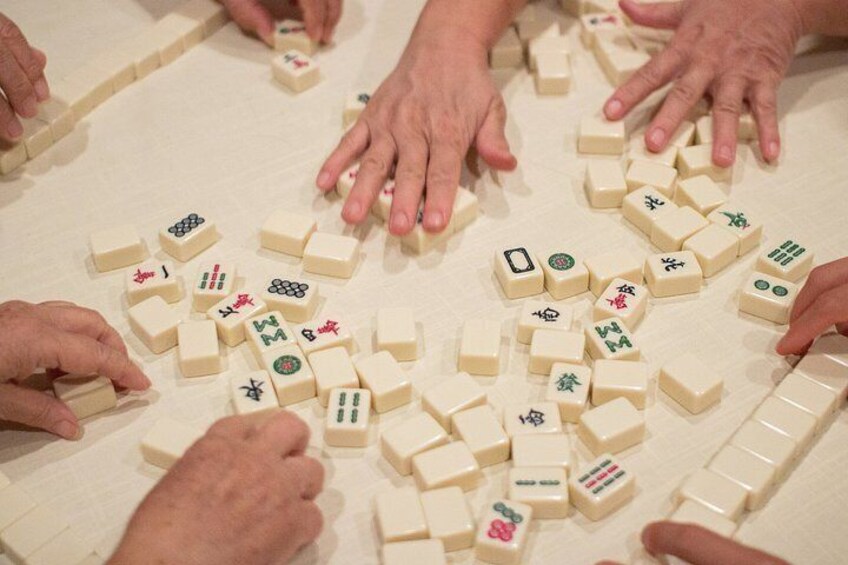 Experience Singapore Chinese Mahjong and Tea with a Local Host 5