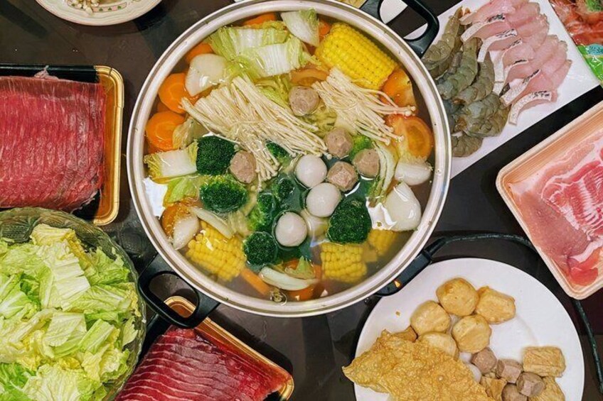 Singapore: Market, Chopsticks, Hotpot, Local Home Visit 1