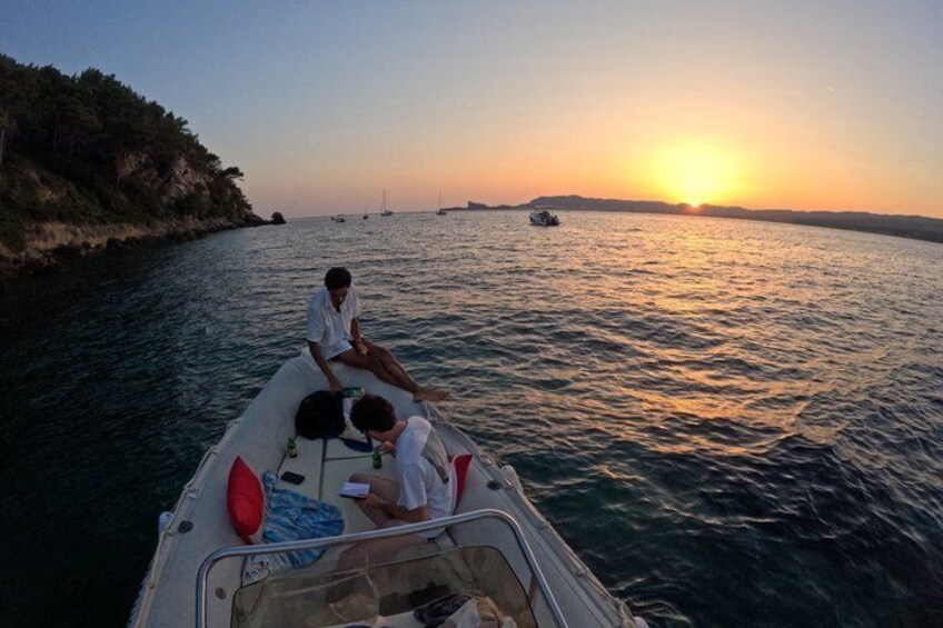 Private boat and snorkeling tour in Saint Cyr sur Mer 1