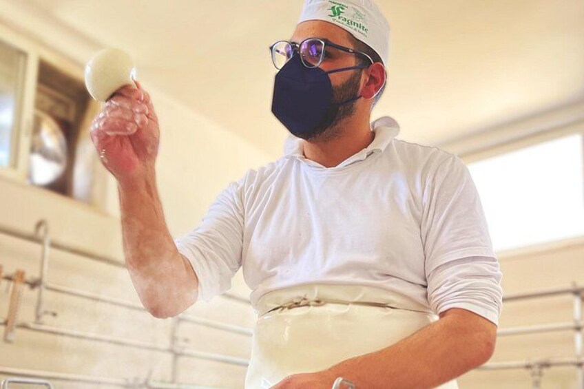 Mozzarella Experience - Cheese Tasting Tour at Masseria Fragnite 4
