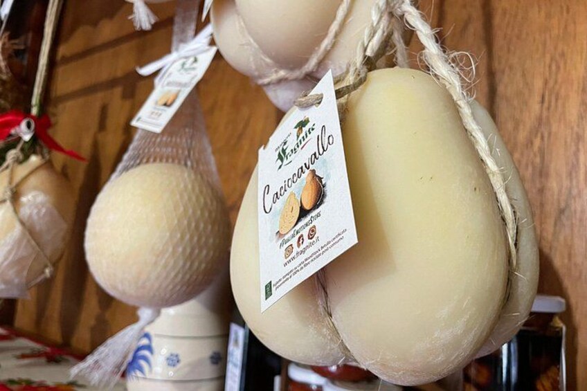 Caciocavallo with 3 milks 2