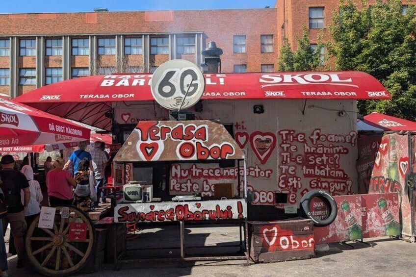 A food cart with a heart-themed design and the text 'Terasa Obor' on it. 1