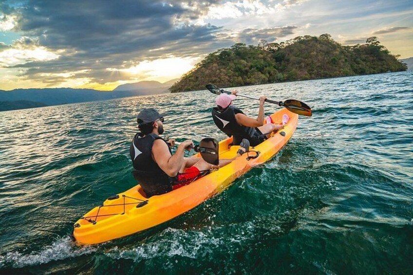 Suchitoto Town and Sunset Kayak at Lake Ilopango 5