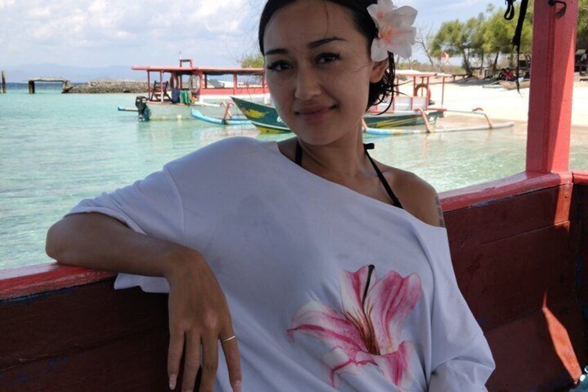 Lombok Explore 4 Gilis kondo and Lunch Grill Seafood Gili Bidara 3