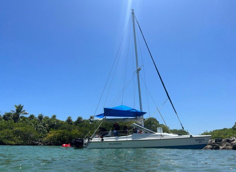 Akumal: Robinson Crusoe Sailing Adventure 1