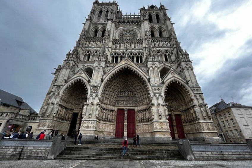 A Gothic cathedral with intricate stonework and large arched entrances. 4
