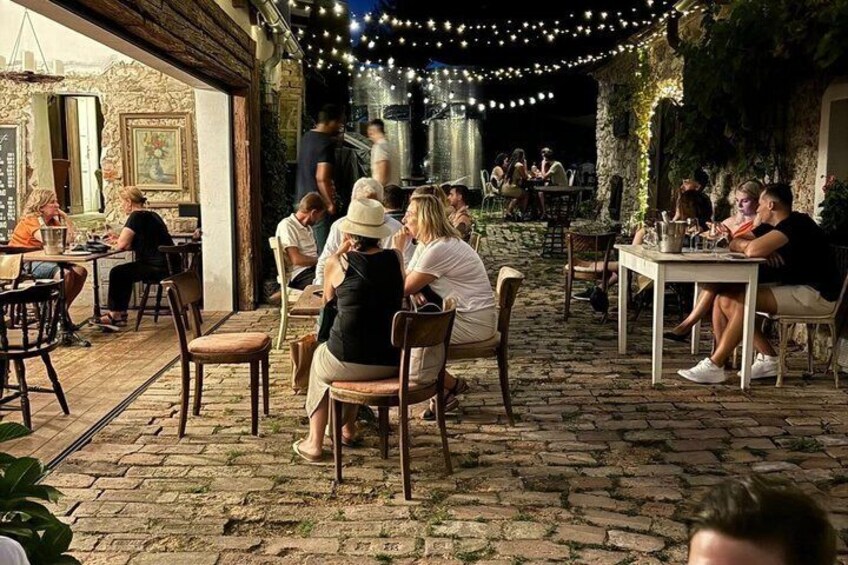 Wine Tasting Tour - by Oldtimer Bus in Famous Local Wine District 5