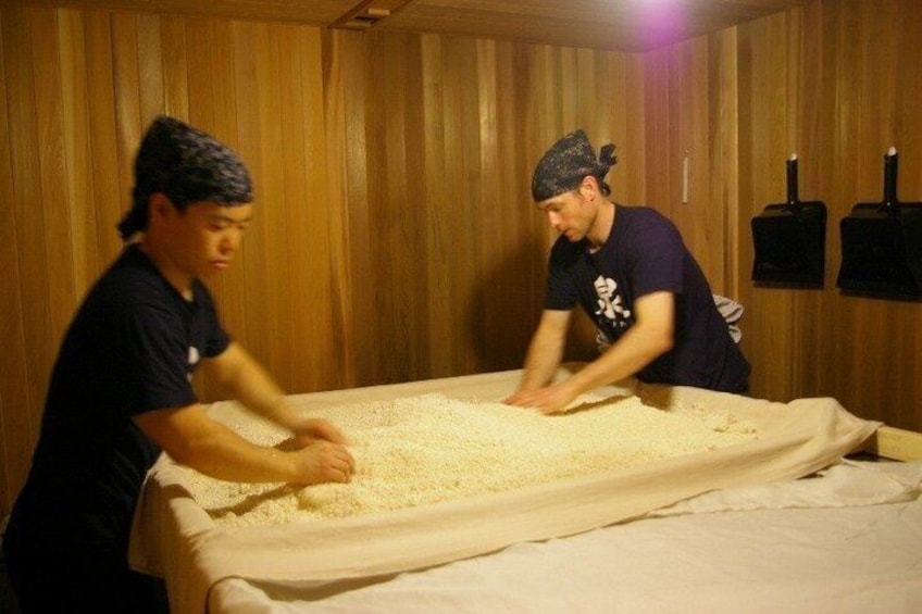 Guided Tasting Activity at Sake Brewery with 7 Kinds of Sake 2