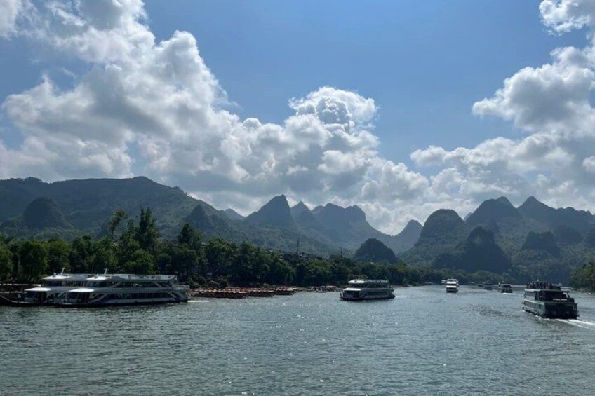 Guilin Li River Cruise to Yangshuo with English Boarding Assist 4