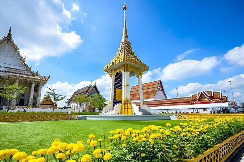 Sam Chuk Market Dragon Paradise Park and Wat Pa Lelai Tour 4