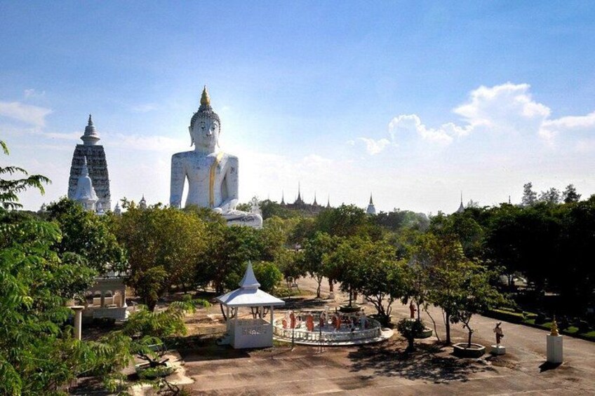 Sam Chuk Market Dragon Paradise Park and Wat Pa Lelai Tour 3