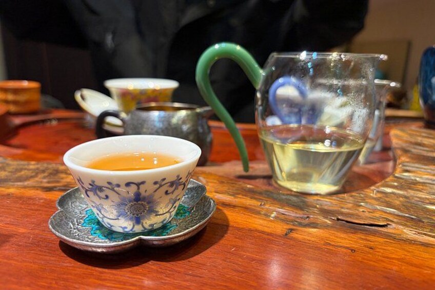 2-Hour Shanghai Street Food Tour: Dumplings, Tea & Old City Bites 5