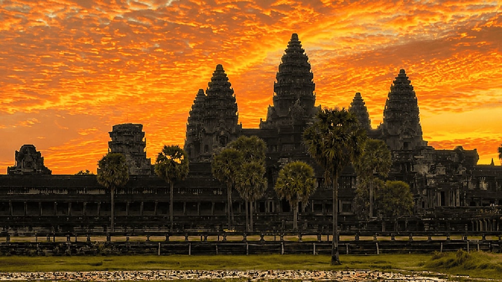 Picture 6 for Activity Siem Reap: Small-Group Guided Visit of Angkor Wat and Its Temples 4
