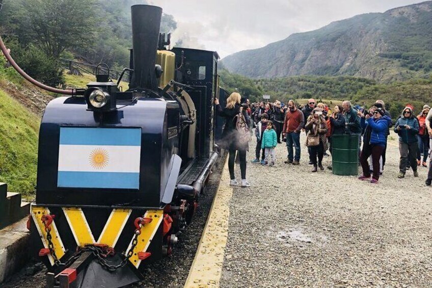 Steam locomotive – Today it recreates the prisoners’ route, but as a scenic tourist ride. 1