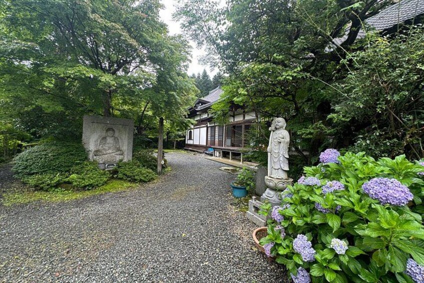 Authentic Zazen Experience Digital Detox with Temple Stay & Food 3