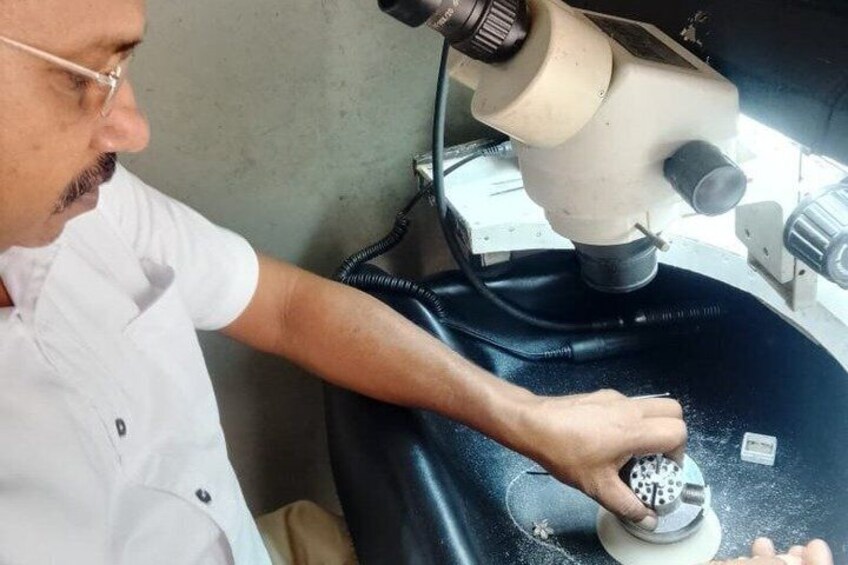 Kandy: Traditional gem & Jewelry making workshop with pickup 5